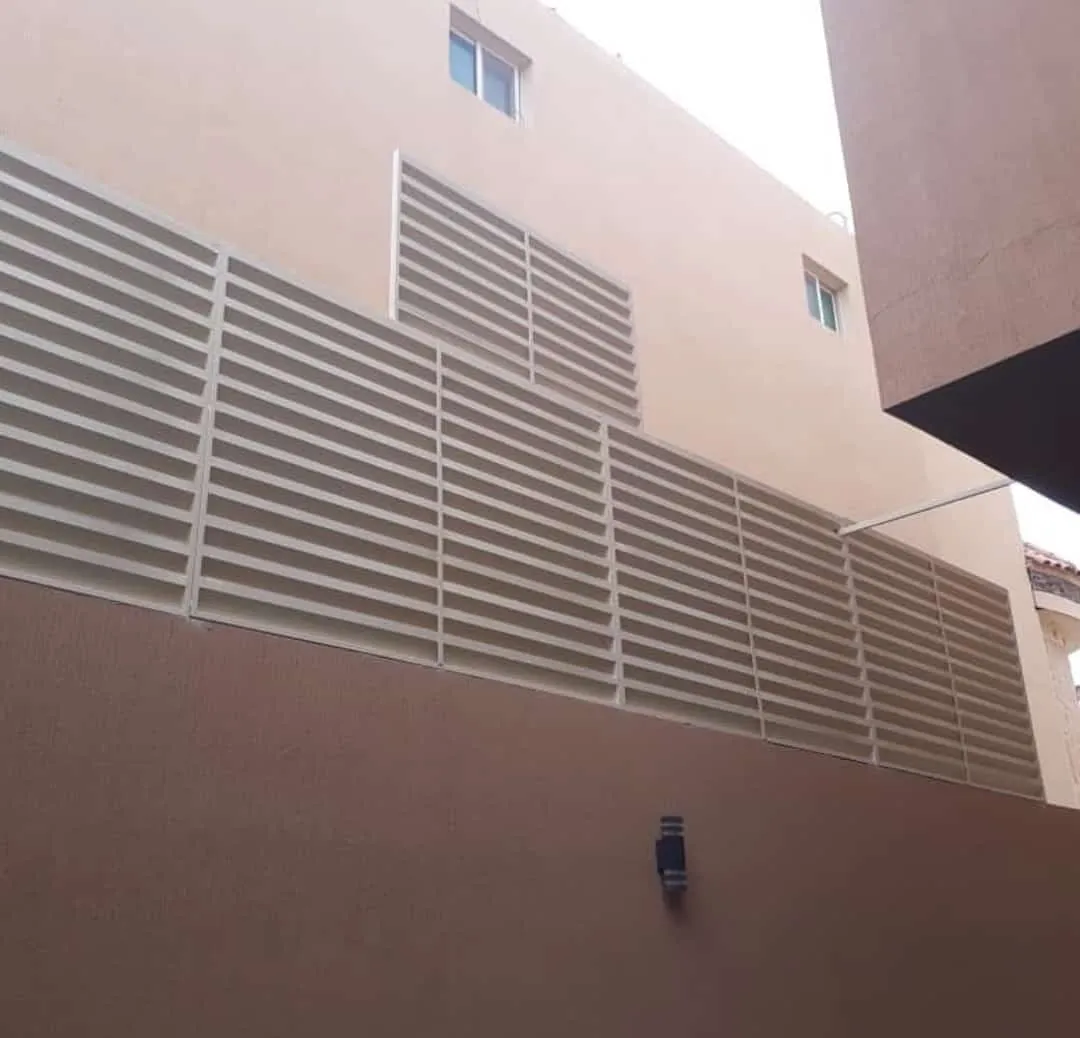 سواتر حديد شرائح لحجب الرؤية
